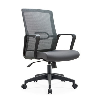 Cadeira de conferência sedentária confortável com design giratório e suporte lombar