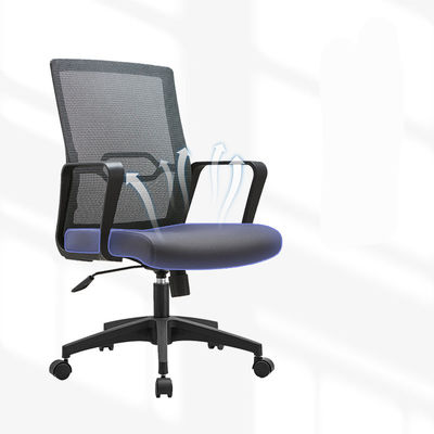 Cadeira de conferência sedentária confortável com design giratório e suporte lombar