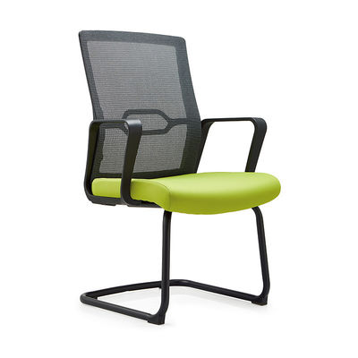 Cadeira de conferência sedentária confortável com design giratório e suporte lombar