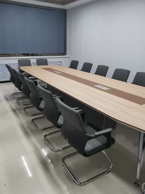 Cadeira de escritório ergonômica giratória de caráter com redes de suporte lombar e apoios para braços
