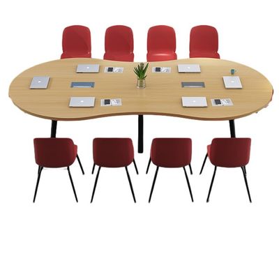 Moderna mesa e cadeira de treinamento para negociações produtivas em salas de conferência