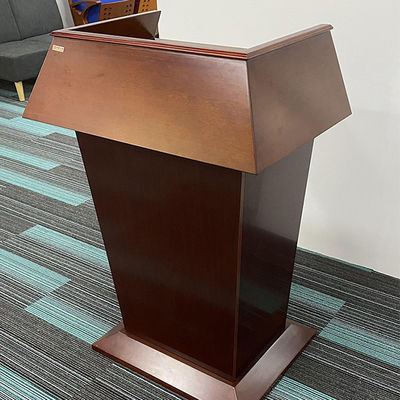 Elegante Mestre de Cerimônias Falando Podium de Mesa para uma simples recepção de boas-vindas moderna