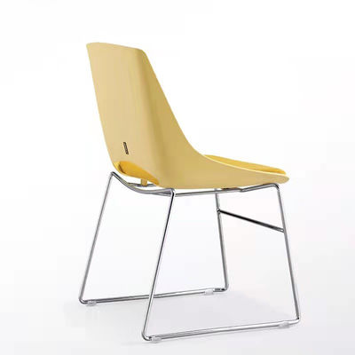 A cadeira de conferência empilhável é a escolha perfeita para uma sala de conferências moderna e simples