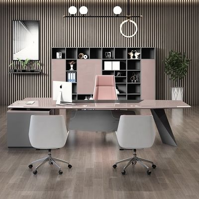 Atualize o seu espaço de escritório em forma de L. Embalagem de correio da mesa executiva N para presidente feminina