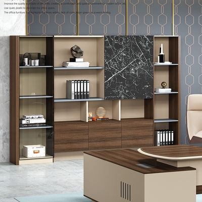Mesa executiva elegante e funcional para profissionais ocupados em escritórios grandes