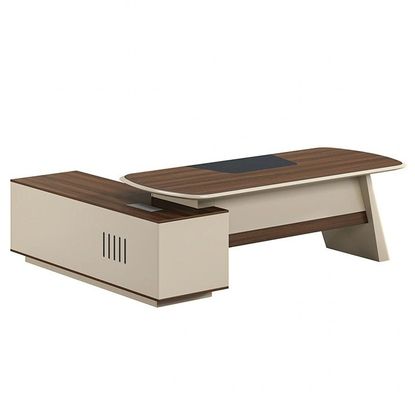 Mesa executiva elegante e funcional para profissionais ocupados em escritórios grandes