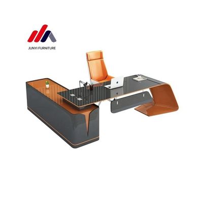 Desenhe uma mesa de escritório de forma irregular em material de tinta de cozimento com cores personalizadas