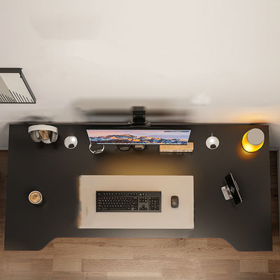 Crie o espaço perfeito para trabalhar e brincar com o design contemporâneo do RGB Gaming Desk