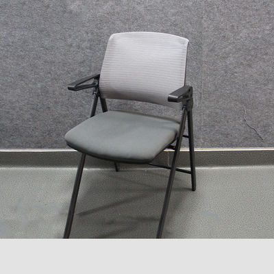 Cadeira de escritório de treinamento confortável com manobras fixas de reclinação e design dobrável