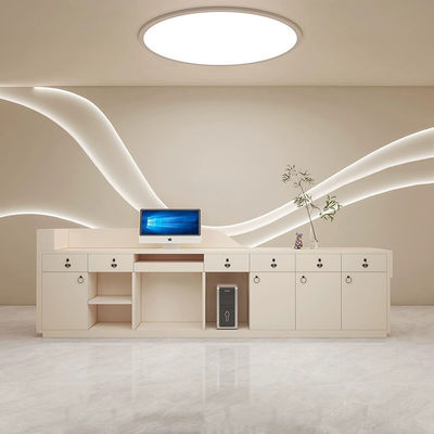 Hospital de beleza moderna grande clínica empresa balcão de recepção com alta densidade folha