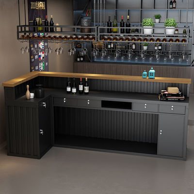 Recepção do hotel Vintage Caixas de ferro feitas em estilo industrial americano