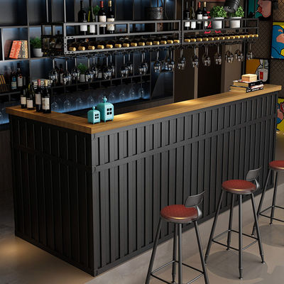 Recepção do hotel Vintage Caixas de ferro feitas em estilo industrial americano