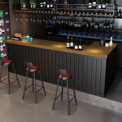 Recepção do hotel Vintage Caixas de ferro feitas em estilo industrial americano
