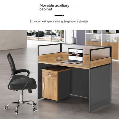 Estação de trabalho de estilo moderno com combinação de mesas e cadeiras personalizáveis