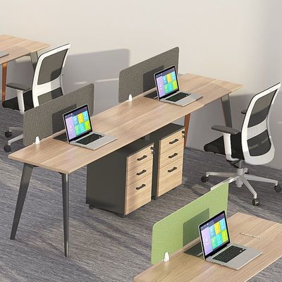 Combinação de mobiliário de escritório estendível para quatro posições artificiais no design moderno