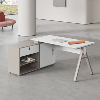 Escritório de luxo com mesa e cadeira combinados para 2-4 pessoas