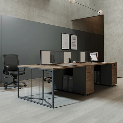 Estação de trabalho de escritório minimalista para quatro pessoas com mesa e cadeira de melamina de madeira