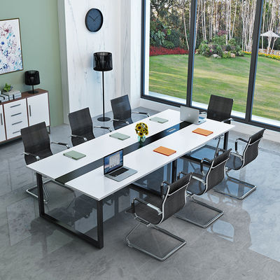 Sala de reuniões Mesa de conferências com cadeiras combinadas