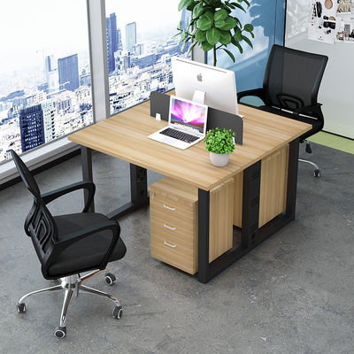 Pernas de metal Modern Multi-Person Desk Set para a organização de escritório exigida pelo cliente