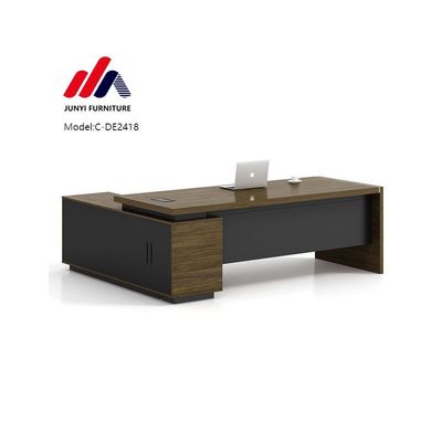 Elegante escritório executivo em forma de L para diretor e gerente em design moderno