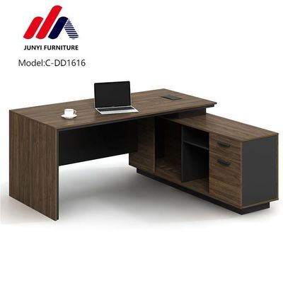 Elegante escritório executivo em forma de L para diretor e gerente em design moderno