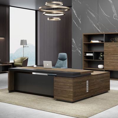 Elegante escritório executivo em forma de L para diretor e gerente em design moderno